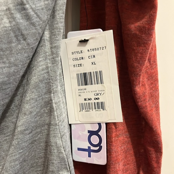 NWT Ladies XL Cincinnati Reds tshirt - Picture 3 of 4